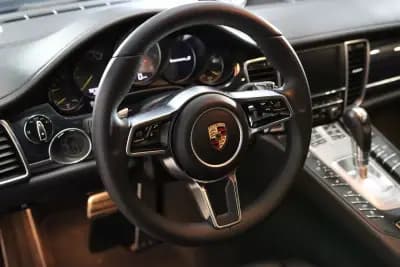 Vendo Porsche Panamera 2016 - 53900 EUR, 92706 km - AUTO.MOTO.pt