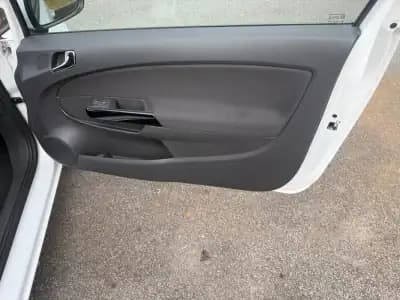 Vendo Opel Corsa 2014 - 6450 EUR, 161000 km - AUTO.MOTO.pt