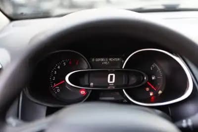 Vendo Renault Clio 2017 - 12250 EUR, 98000 km - AUTO.MOTO.pt