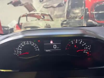 Vendo Peugeot 208 2021 - 14990 EUR, 78479 km - AUTO.MOTO.pt