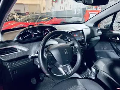 Vendo Peugeot 208 2017 - 8990 EUR, 100342 km - AUTO.MOTO.pt