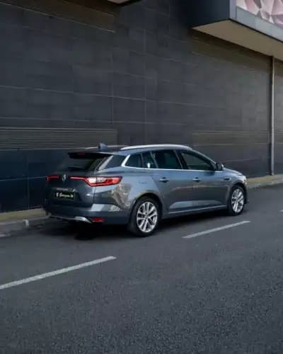 Sell Renault Mégane Sport Tourer 2018 - 15990 EUR, 126740 km - AUTO.MOTO.pt