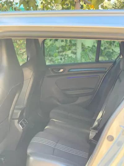 Vendo Renault Mégane 2018 - 16900 EUR, 102599 km - AUTO.MOTO.pt