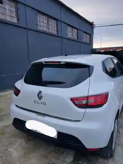 Vendo Renault Clio 2017 - 8000 EUR, 183976 km - AUTO.MOTO.pt