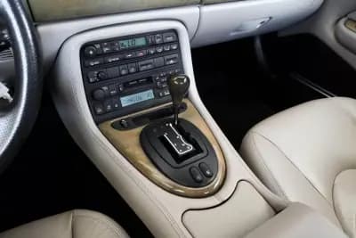 Vendo Jaguar XK 2000 - 40950 EUR, 102845 km - AUTO.MOTO.pt