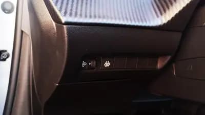 Sell Peugeot e-208 2021 - 17500 EUR, 49000 km - AUTO.MOTO.pt