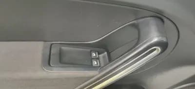 Vendo Volkswagen New Beetle 2015 - 14950 EUR, 156200 km - AUTO.MOTO.pt