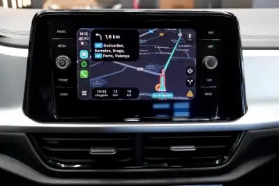 Vendo Volkswagen T-Roc 2023 - 21990 EUR, 70000 km - AUTO.MOTO.pt