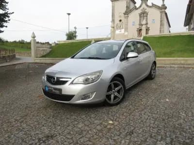 Sell Opel Astra Sports Tourer 2011 - 5990 EUR, 258000 km - AUTO.MOTO.pt