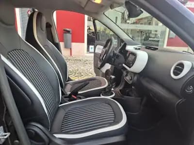 Vendo Renault Twingo 2022 - 12990 EUR, 51026 km - AUTO.MOTO.pt