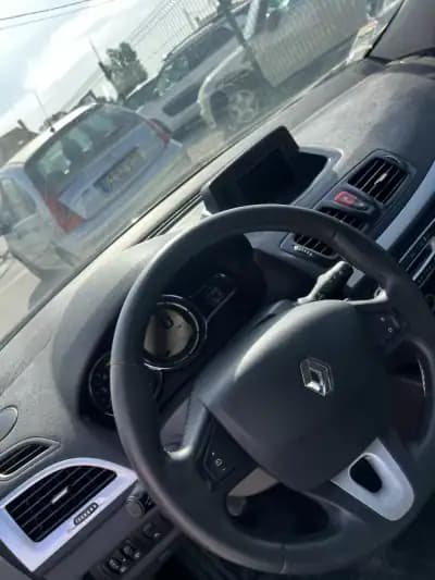 Vendo Renault Mégane 2010 - 7250 EUR, 285000 km - AUTO.MOTO.pt