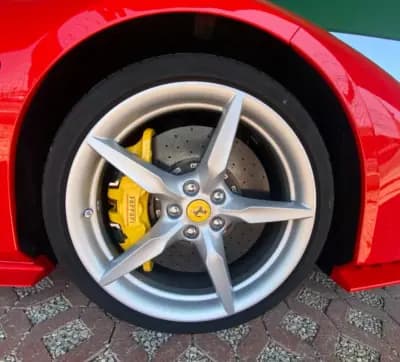 Sell Ferrari F8 Tributo 2022 - 425600 EUR, 4336 km - AUTO.MOTO.pt