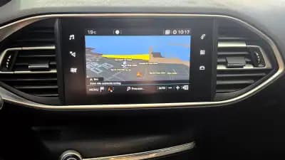 Sell Peugeot 308 SW 2018 - 12650 EUR, 133760 km - AUTO.MOTO.pt