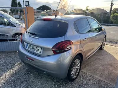 Vendo Peugeot 208 2019 - 10450 EUR, 73052 km - AUTO.MOTO.pt
