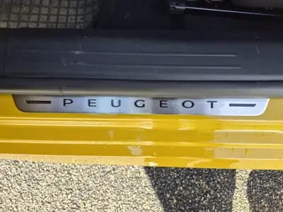 Sell Peugeot e-208 2021 - 18496 EUR, 33131 km - AUTO.MOTO.pt