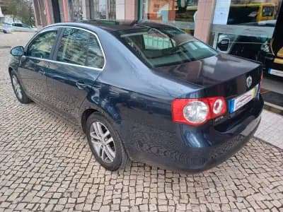 Vendo Volkswagen Jetta 2008 - 9390 EUR, 124252 km - AUTO.MOTO.pt