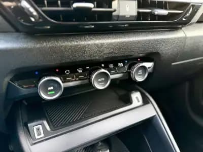 Vendo Citroën C4 2023 - 18950 EUR, 47000 km - AUTO.MOTO.pt