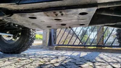 Vendo Land Rover Defender 2001 - 35000 EUR, 81787 km - AUTO.MOTO.pt