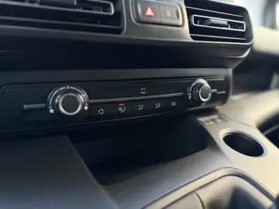 Vendo Opel Combo 2022 - 18450 EUR, 134000 km - AUTO.MOTO.pt