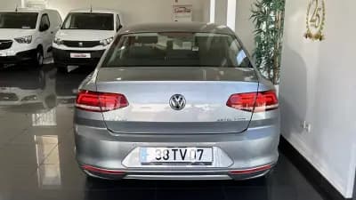 Vendo Volkswagen Passat 2018 - 16499 EUR, 183121 km - AUTO.MOTO.pt