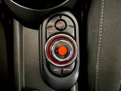 Vendo MINI One 2016 - 12999 EUR, 132000 km - AUTO.MOTO.pt