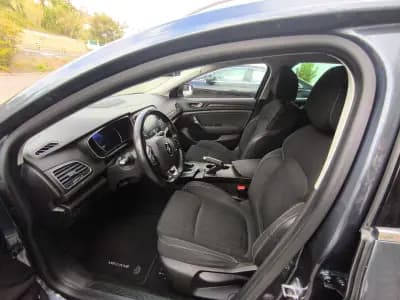 Vendo Renault Mégane Sport Tourer 2018 - 13750 EUR, 189000 km - AUTO.MOTO.pt