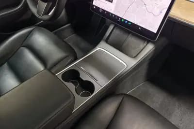 Vendo Tesla Model 3 2021 - 25450 EUR, 58710 km - AUTO.MOTO.pt