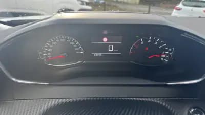 Vendo Peugeot 2008 2022 - 20900 EUR, 68000 km - AUTO.MOTO.pt