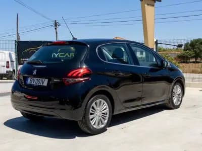 Sell Peugeot 208 2015 - 10990 EUR, 152900 km - AUTO.MOTO.pt