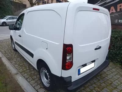 Vendo Peugeot Partner 2017 - 9990 EUR, 224423 km - AUTO.MOTO.pt