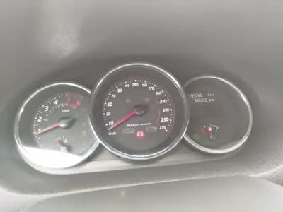 Vendo Renault Mégane Sport Tourer 2015 - 11750 EUR, 143765 km - AUTO.MOTO.pt