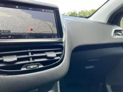 Sell Peugeot 208 2019 - 10450 EUR, 84000 km - AUTO.MOTO.pt