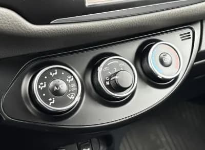 Sell Toyota Yaris 2017 - 11990 EUR, 110000 km - AUTO.MOTO.pt