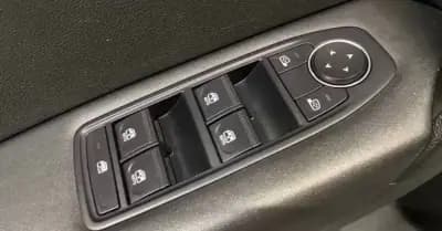 Vendo Renault Captur 2023 - 18990 EUR, 27990 km - AUTO.MOTO.pt