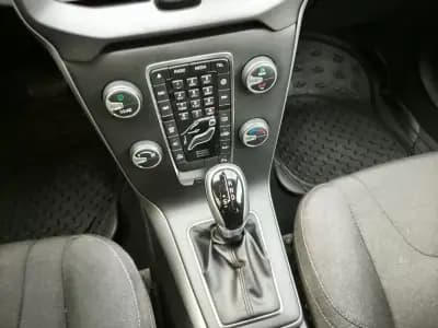 Sell Volvo V40 Cross Country 2017 - 18500 EUR, 100000 km - AUTO.MOTO.pt