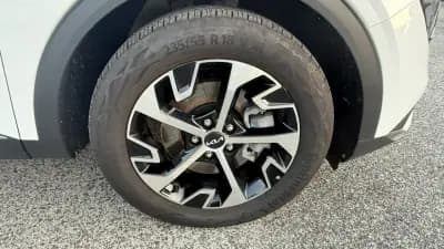 Vendo Kia Sportage 2024 - 34990 EUR, 5360 km - AUTO.MOTO.pt