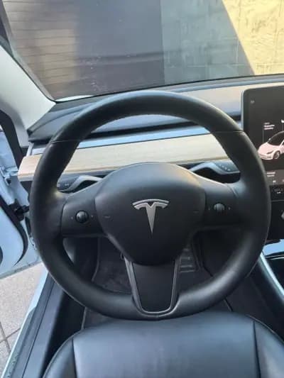 Vendo Tesla Model 3 2019 - 22900 EUR, 117000 km - AUTO.MOTO.pt