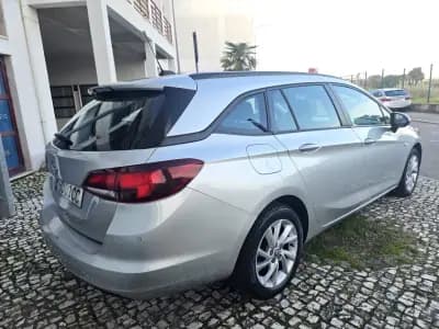 Vendo Opel Astra Sports Tourer 2020 - 9950 EUR, 208000 km - AUTO.MOTO.pt