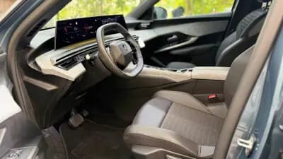 Vendo Peugeot 3008 2024 - 32500 EUR, 13182 km - AUTO.MOTO.pt