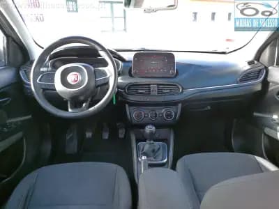 Vendo Fiat Tipo Station Wagon 2018 - 12750 EUR, 106000 km - AUTO.MOTO.pt