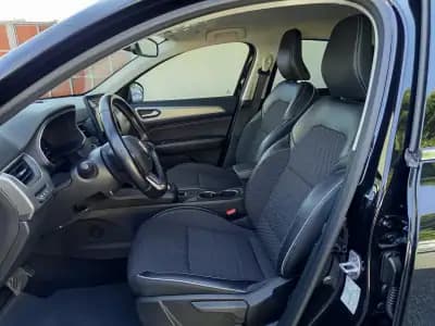 Vendo Renault Arkana 2023 - 24490 EUR, 47472 km - AUTO.MOTO.pt