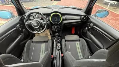 Vendo MINI Cooper 2018 - 19990 EUR, 102000 km - AUTO.MOTO.pt