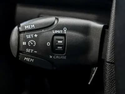 Vendo Peugeot 308 2018 - 12950 EUR, 134000 km - AUTO.MOTO.pt