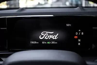 Vendo Ford Explorer 2024 - 39990 EUR, 15628 km - AUTO.MOTO.pt