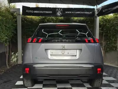 Vendo Peugeot e-2008 2023 - 22500 EUR, 46500 km - AUTO.MOTO.pt