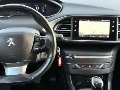 Vendo Peugeot 308 SW 2020 - 12900 EUR, 135154 km - AUTO.MOTO.pt