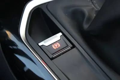 Vendo Peugeot 5008 2018 - 21990 EUR, 116000 km - AUTO.MOTO.pt