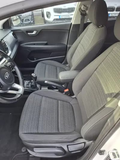 Vendo Kia Stonic 2018 - 12850 EUR, 45000 km - AUTO.MOTO.pt