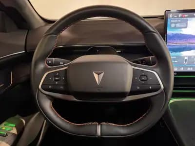 Sell 2025 - 40900 EUR, 4055 km - AUTO.MOTO.pt