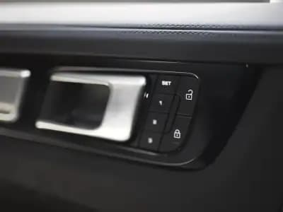 Vendo Porsche Cayenne Coupé 2023 - 104990 EUR, 18500 km - AUTO.MOTO.pt